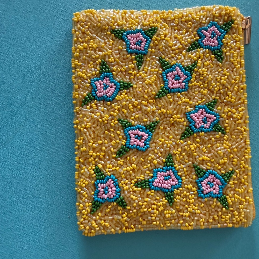 LAST CHANCE 
Beaded Floral Clutch